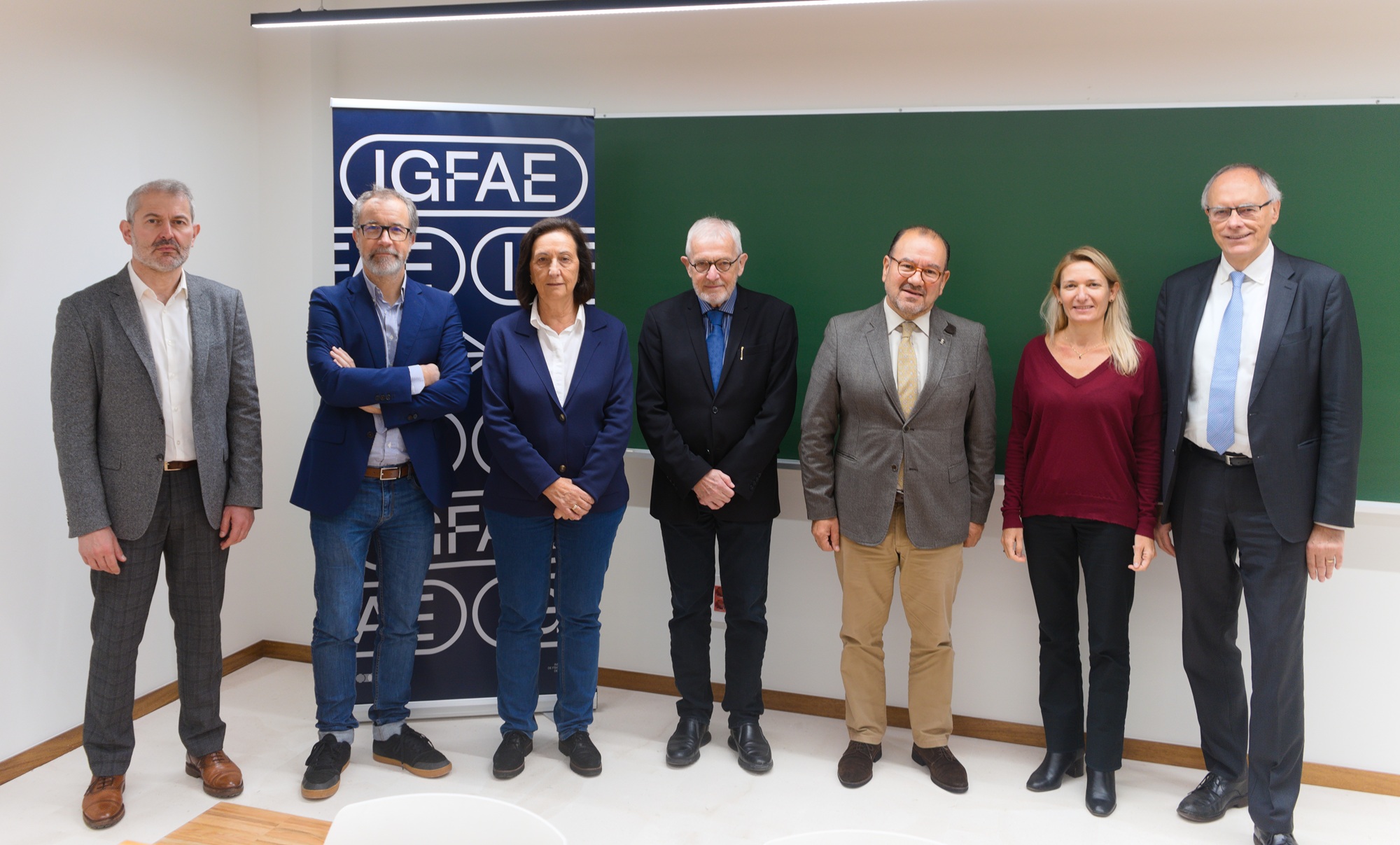 Francis Halzen (no centro), na reunión do SAB do IGFAE en 2024. 