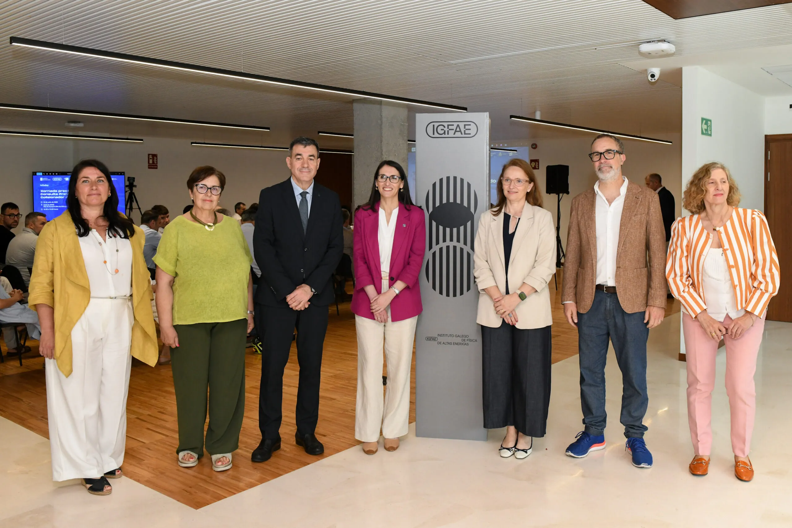Representantes de CDTI, Xunta de Galicia, USC e IGFAE. antes de comenzar el acto. Foto: Xunta de Galicia.