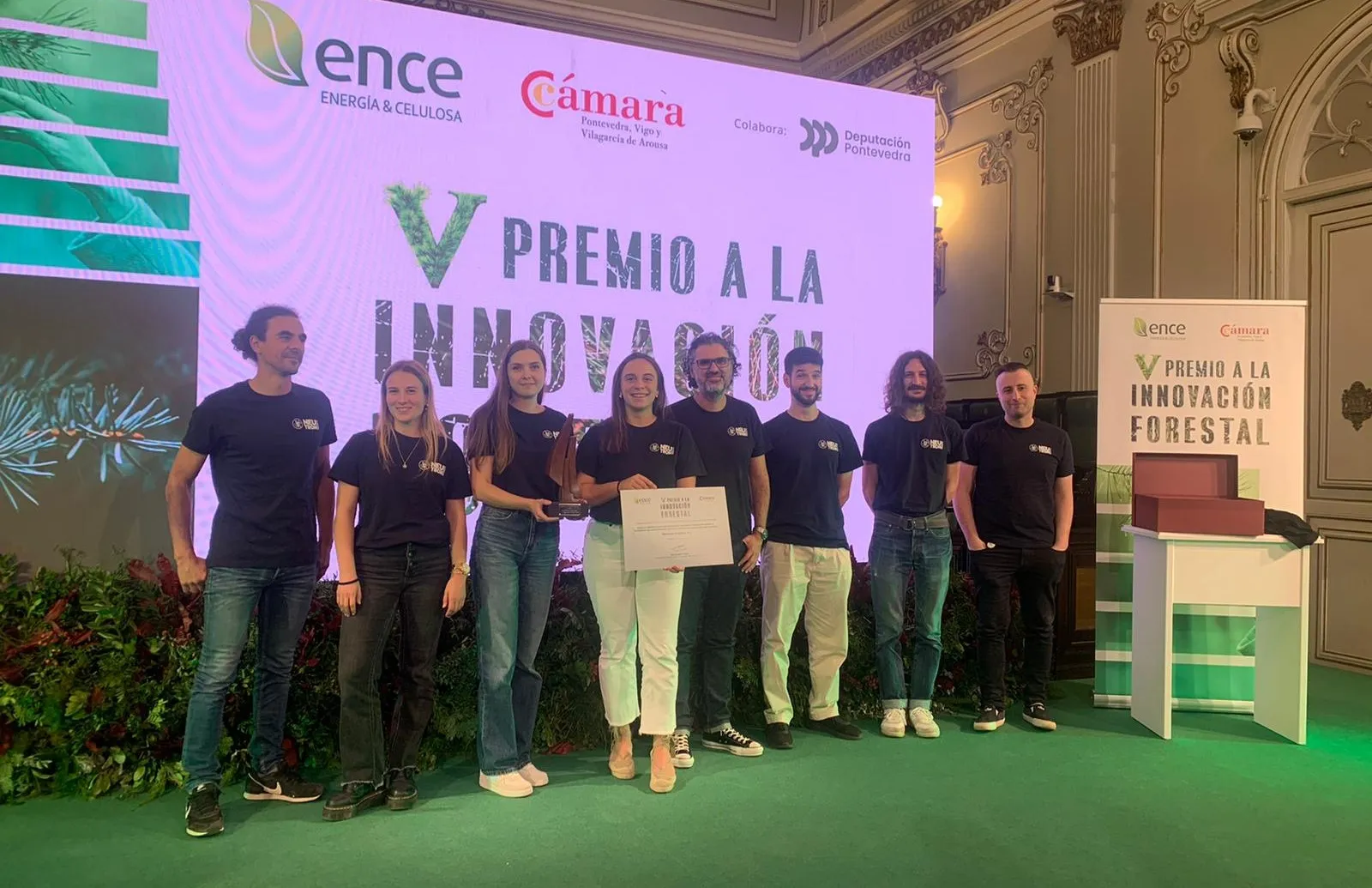 O equipo de Neutron Insights, no acto de entrega do premio.